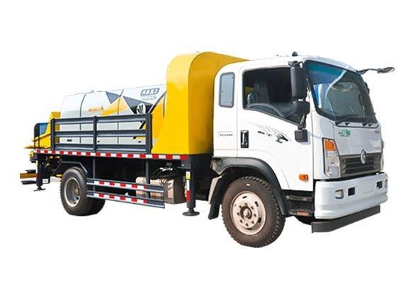 湖南90后小伙周老板購買混凝土攪拌車載泵實現了財富自由