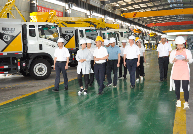 湘潭市市委副書記、市長張迎春蒞臨我司調研指導